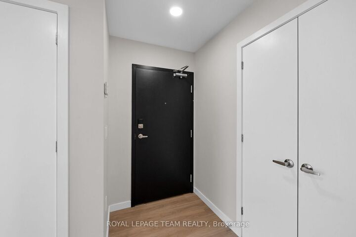 Property Photo:  370 Athlone Avenue 301  ON K1Z 5M4 