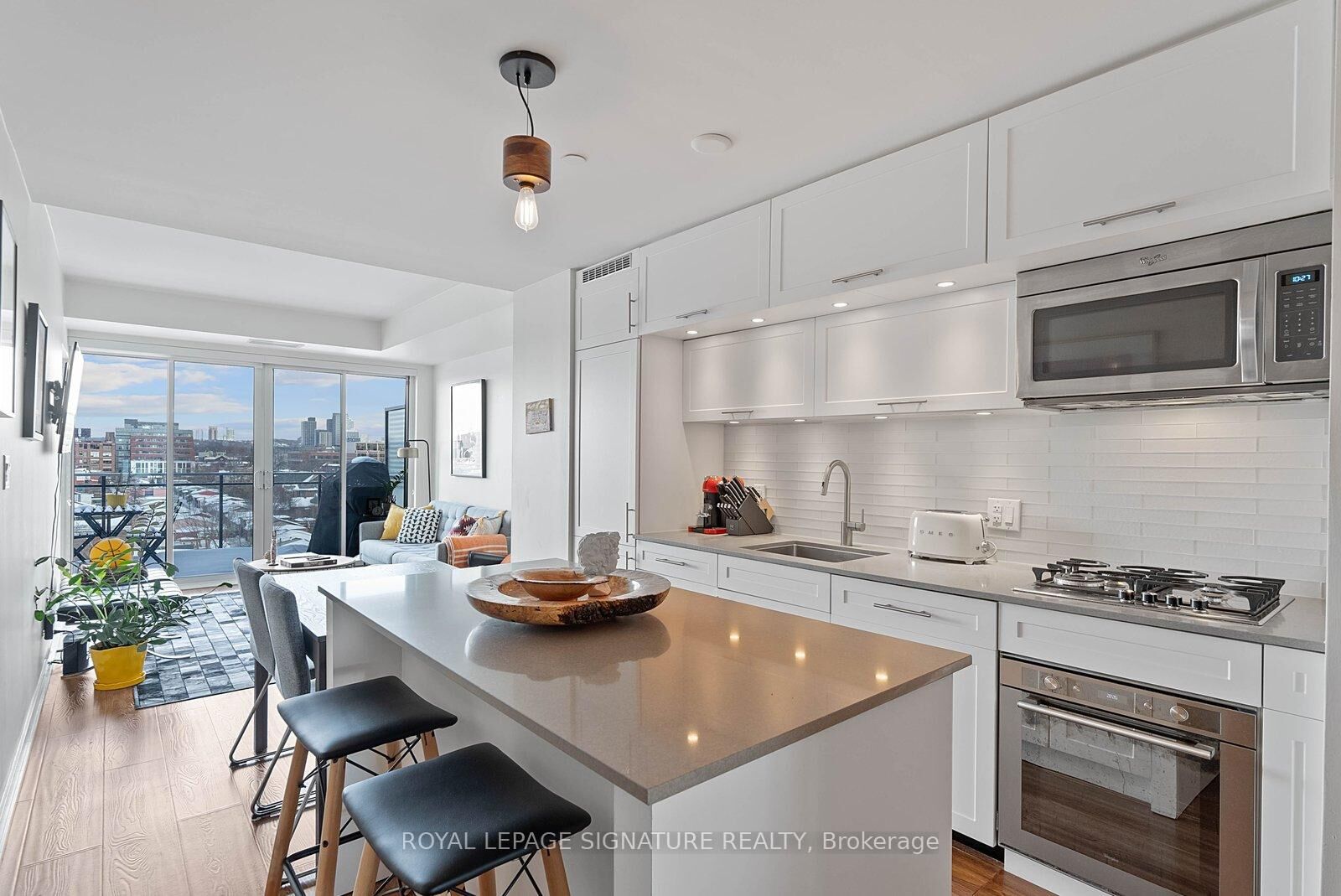 Property Photo:  205 Manning Avenue 601  ON M6J 0E2 