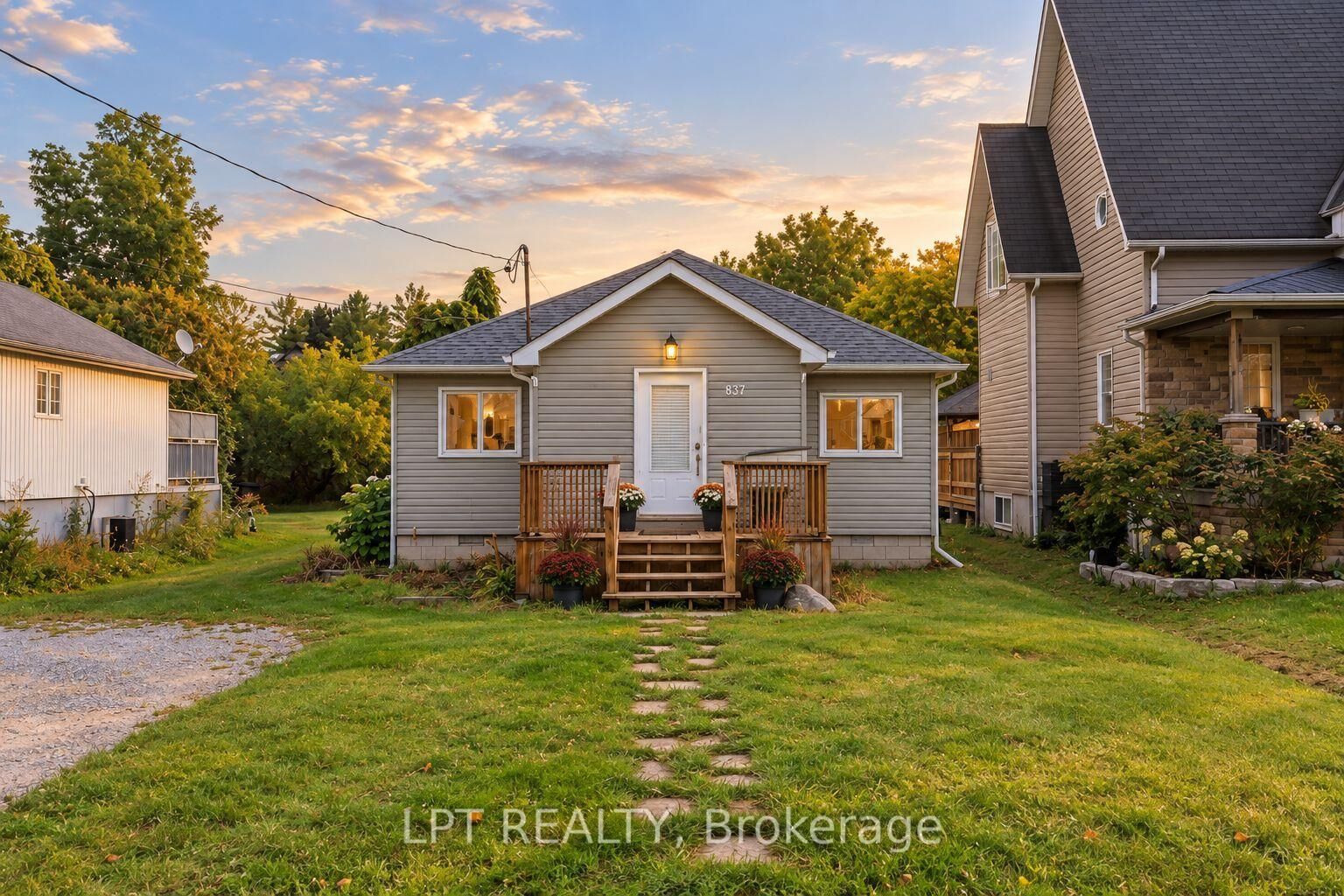 Property Photo:  837 Montsell Avenue  ON L0E 1S0 
