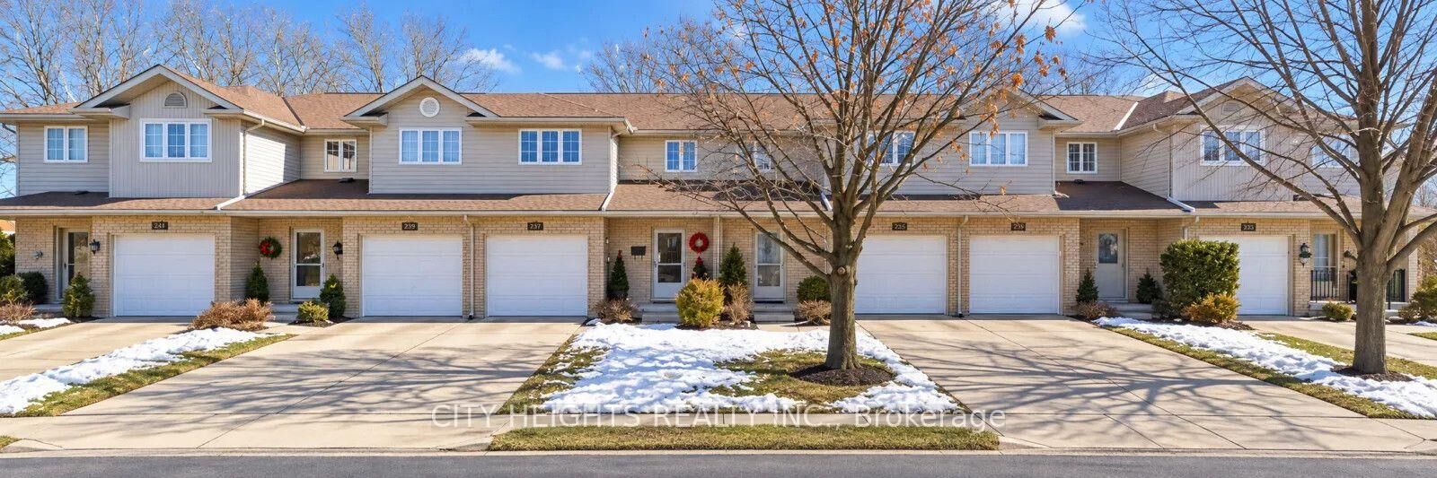 Property Photo:  1058 Lexington Circle Upper Level  ON N8S 4T3 
