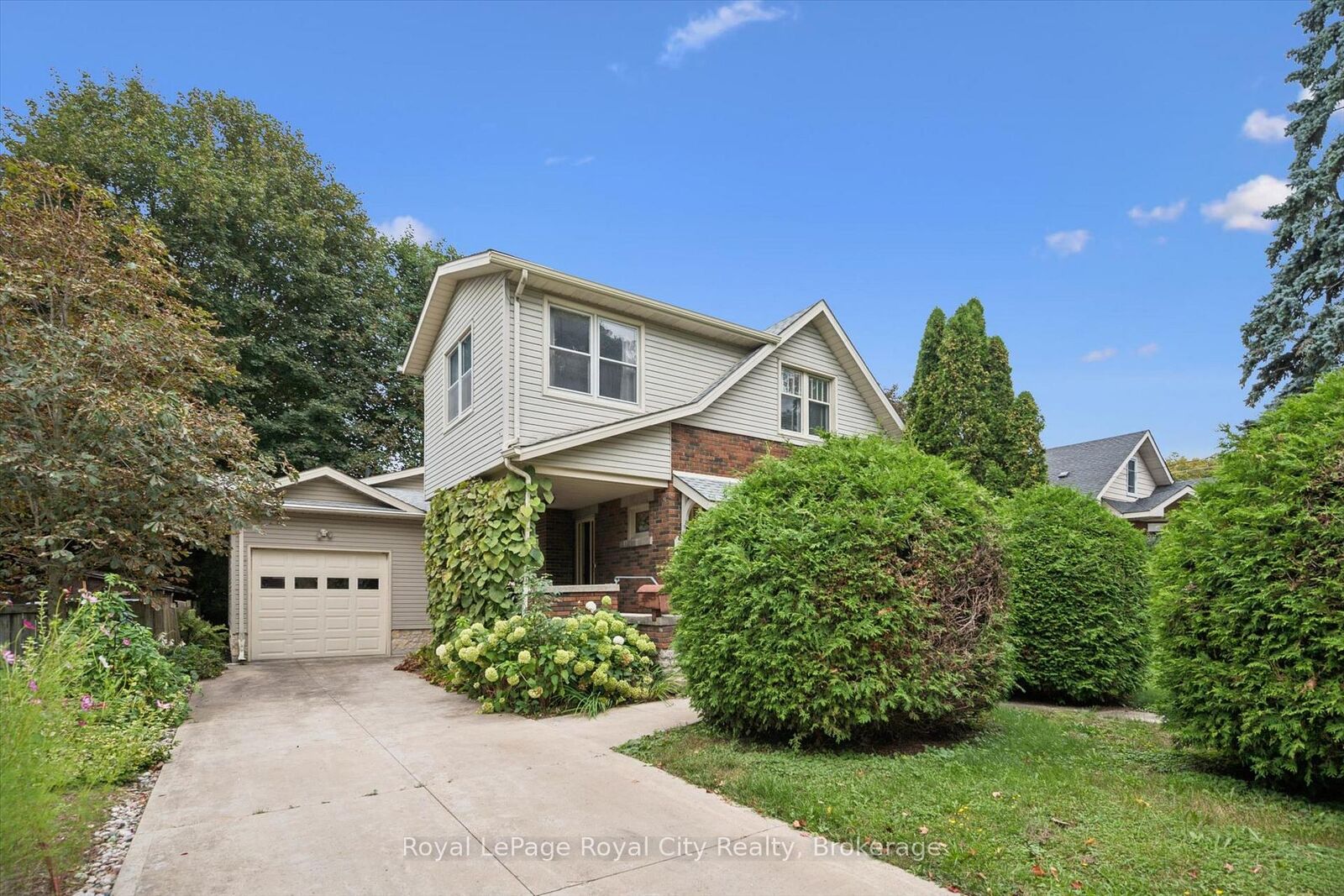 Property Photo:  371 Gowrie Street N  ON N1M 2H5 