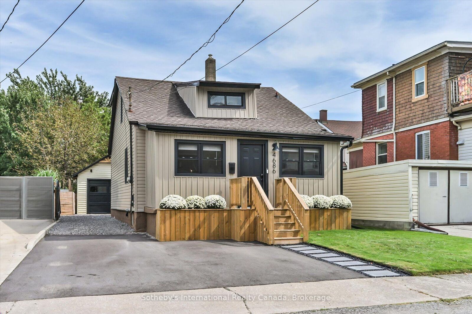 Property Photo:  4686 Third Avenue  ON L2E 4L5 