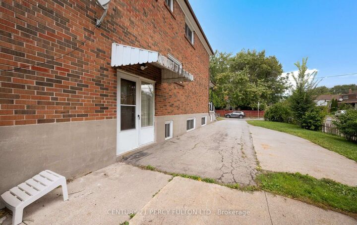 Property Photo:  27 Willingdon Avenue  ON M1N 2L1 