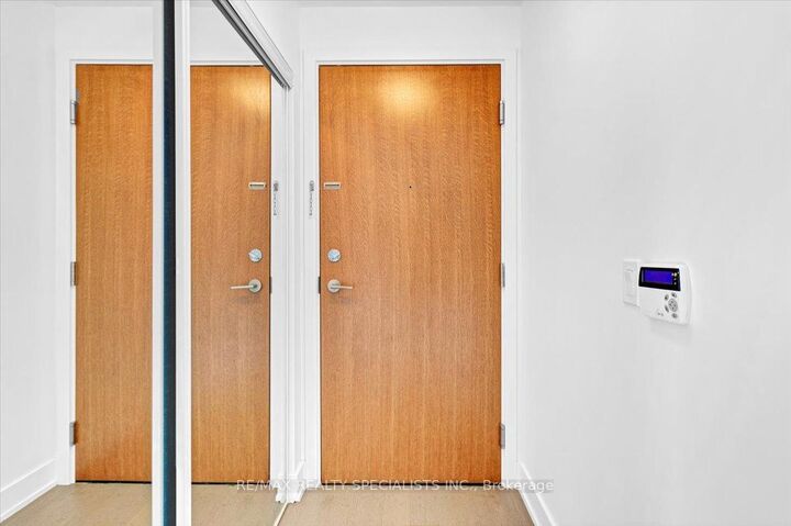 Property Photo:  20 Shorebreeze Drive S 3210  ON M8V 0C7 