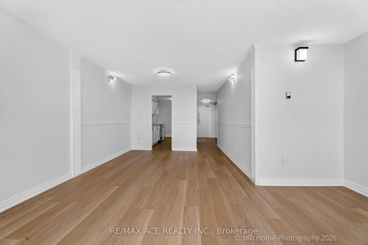 Property Photo:  25 Sunrise Avenue 506  ON M4A 2S2 