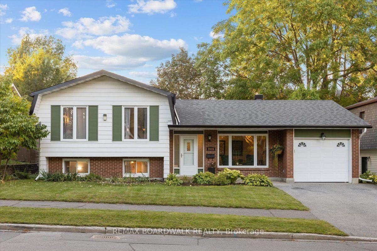 Property Photo:  989 Cahill Drive W  ON K1V 9H9 