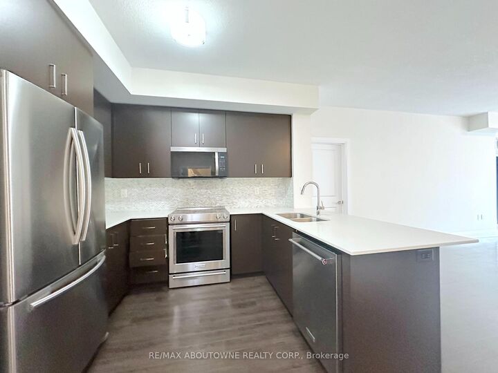Property Photo:  2333 Taunton Road 319  ON L6H 0N5 