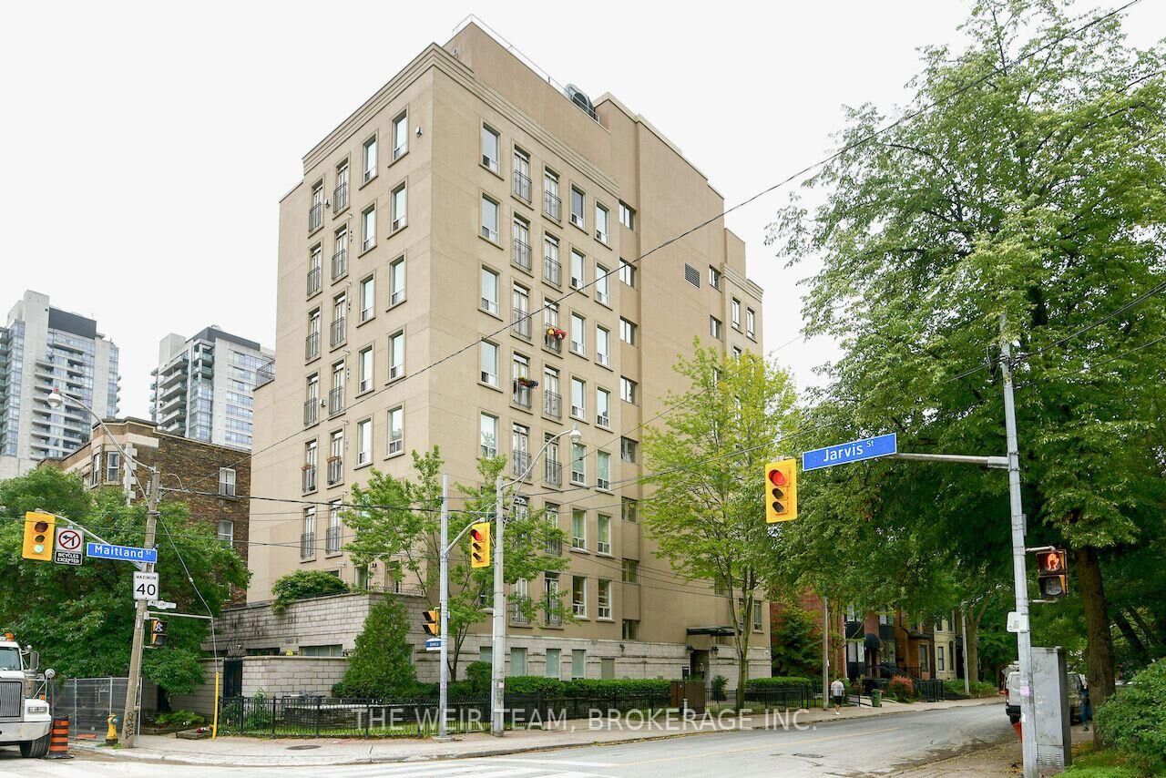 Property Photo:  135 Maitland Street 202  ON M4Y 1E5 
