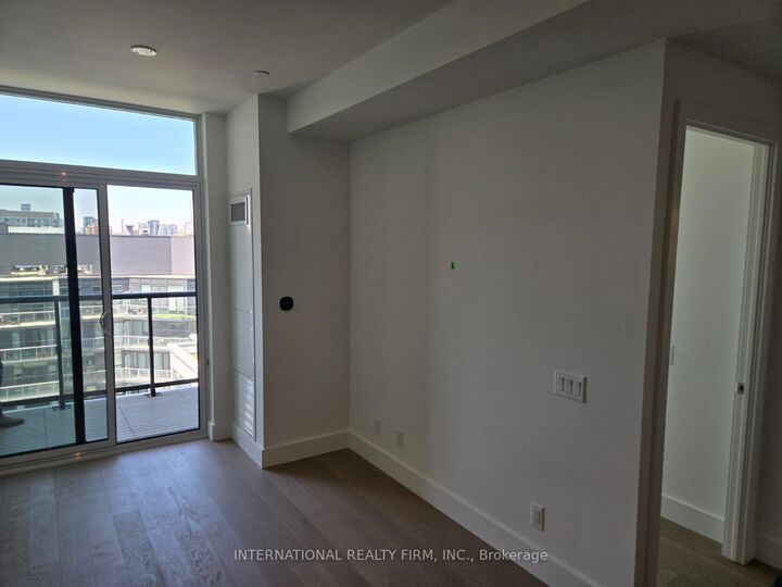 Property Photo:  6 Greenbriar Road E 1002  ON M2K 1H5 