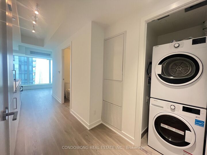 Property Photo:  8 Wellesley Street W 4508  ON M4Y 0J5 