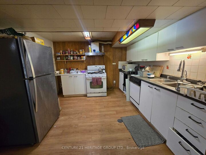 Property Photo:  17 Skyridge Road Bsmt  ON M1E 4N7 