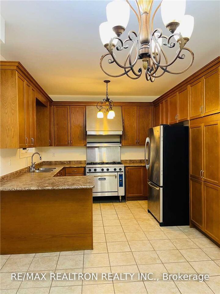 Property Photo:  35 Basilica Drive  ON L4H 3G4 