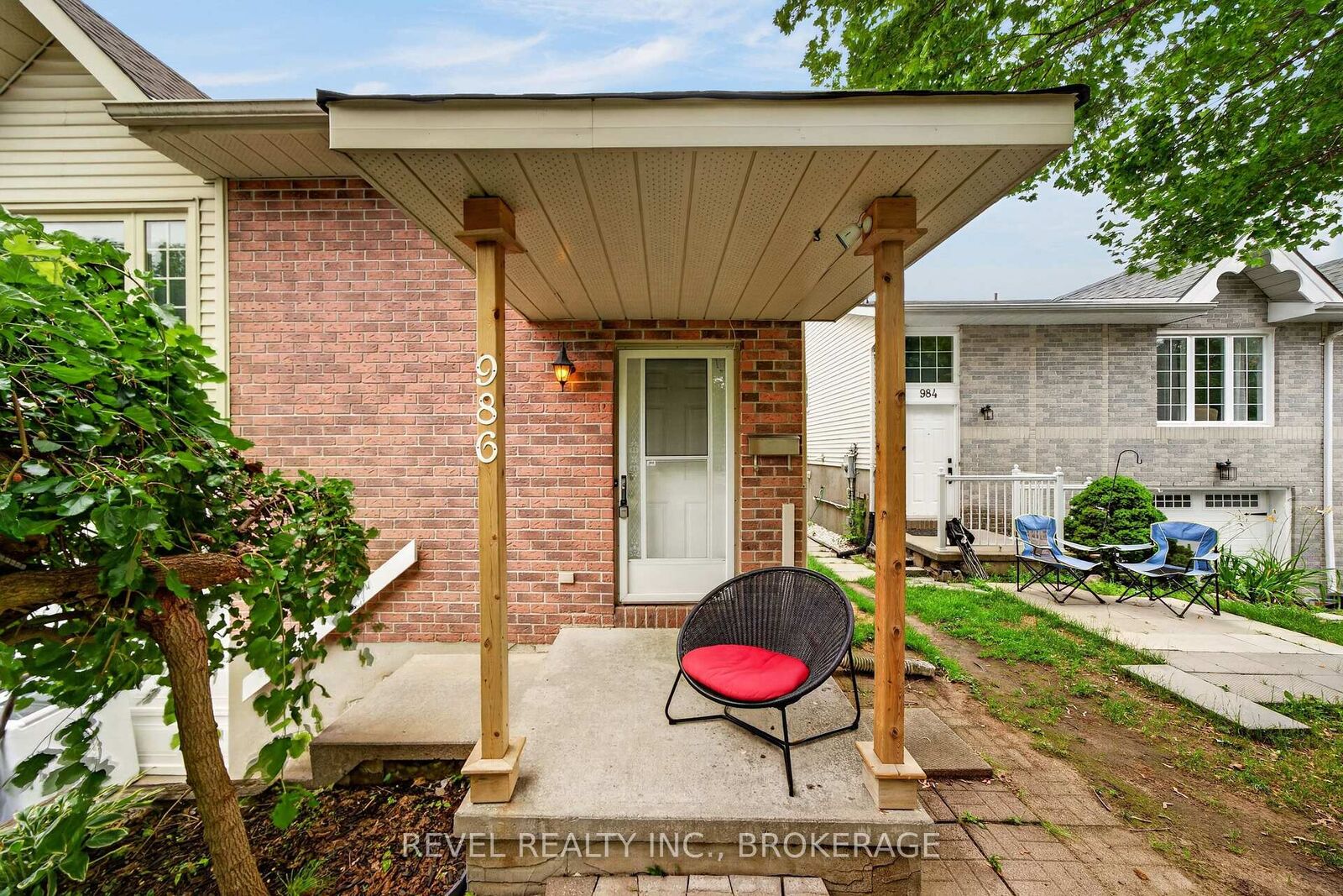 Property Photo:  986 Killarney Crescent  ON K7M 8C7 