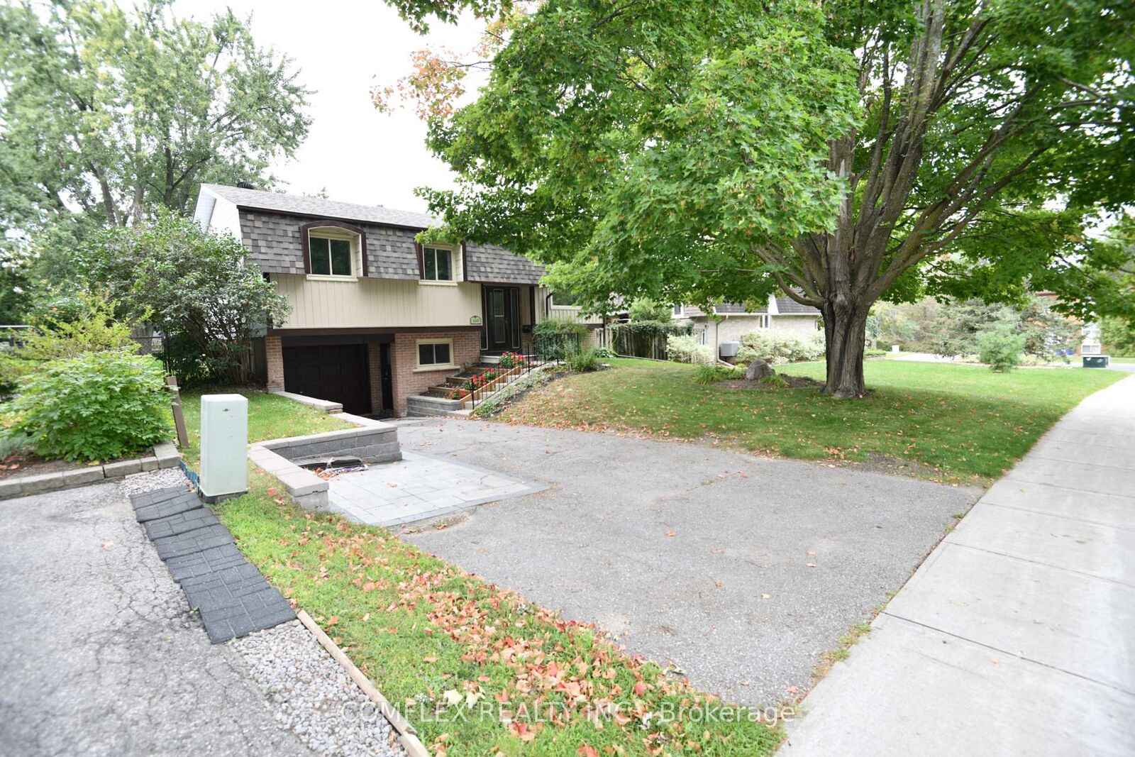 Property Photo:  2651 Marsdale Drive  ON K9L 1R5 