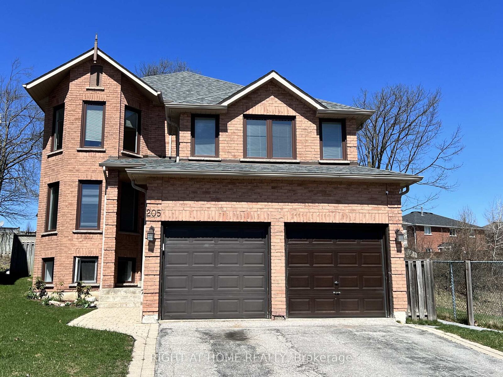 Property Photo:  205 Cardinal Street Lower  ON L4M 6G8 