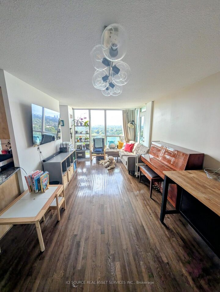 Property Photo:  509 Beecroft Road 1810  ON M2N 0A3 
