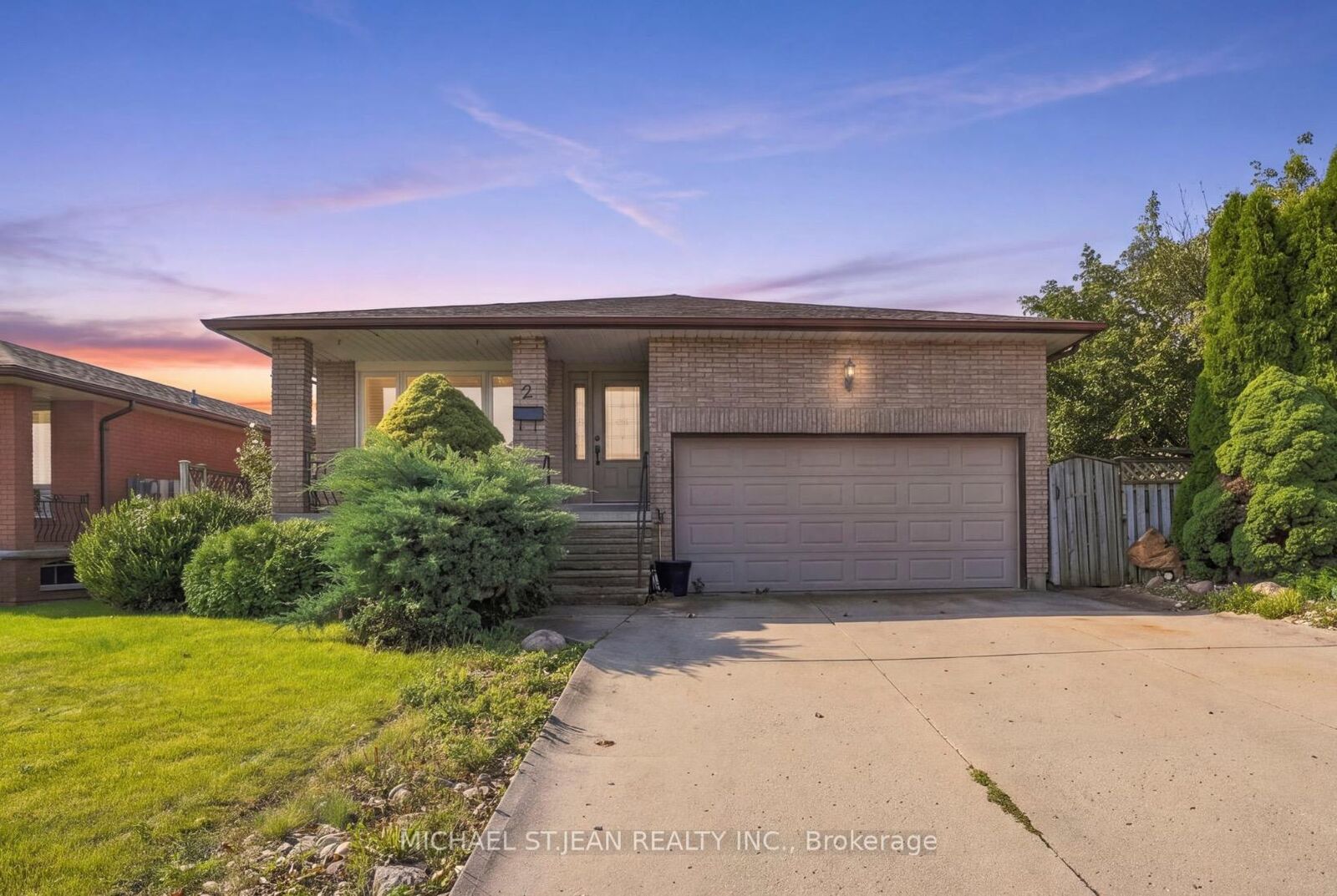 Property Photo:  2 Hearthside Crescent  ON L8E 4L6 