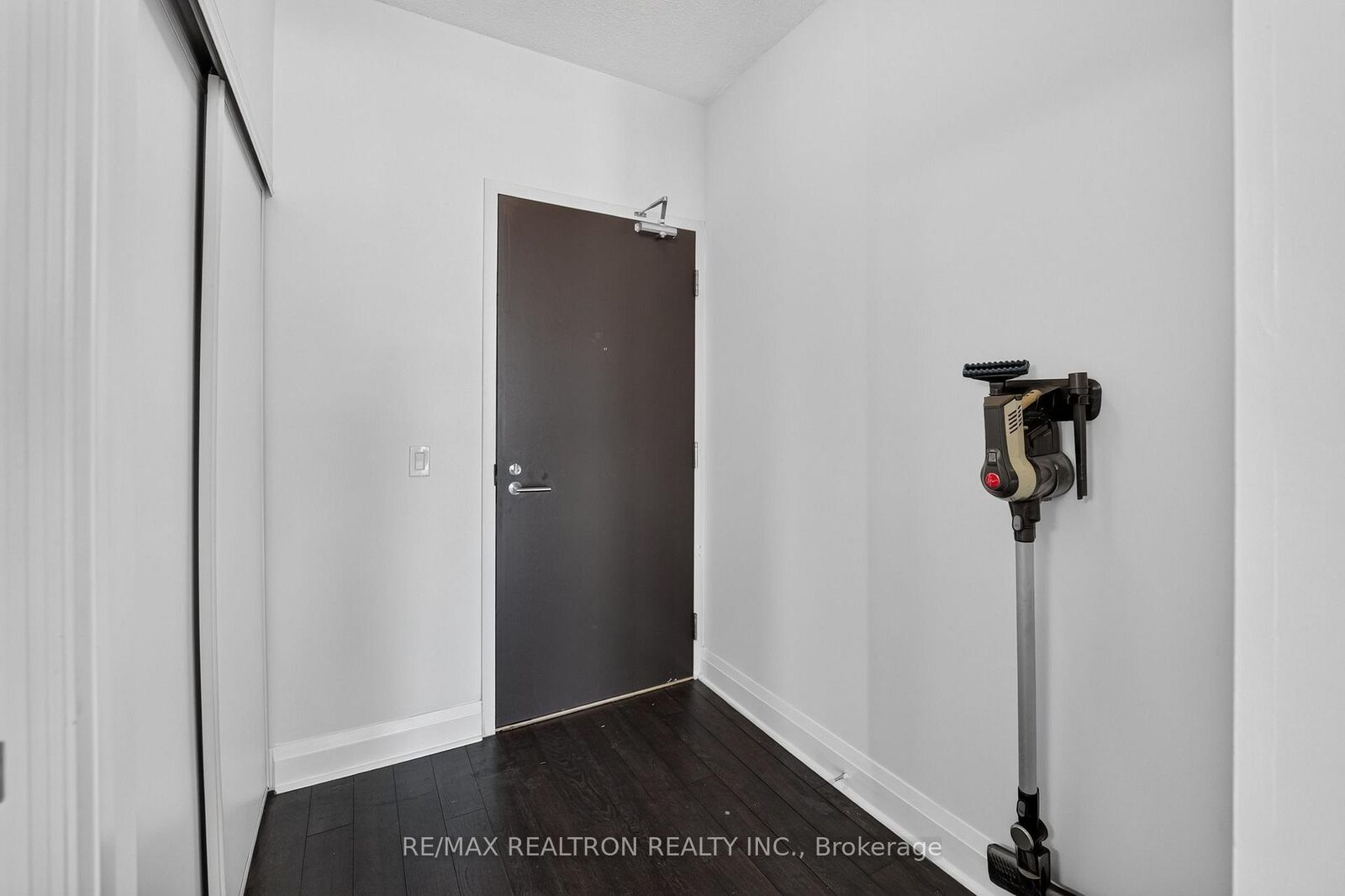 Property Photo:  17 Zorra Street 605  ON M8Z 0C8 