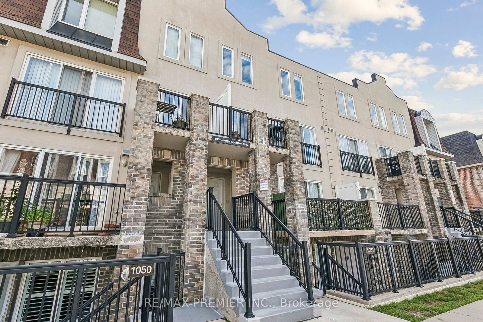 Property Photo: 105 George Appleton Way 2152 ON M3M 0A2
