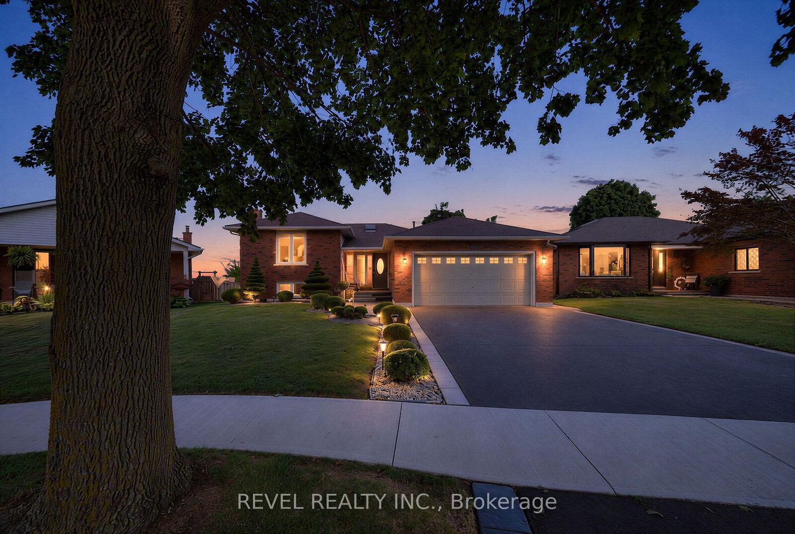 Property Photo:  15 Fox Run  ON N3R 7P9 