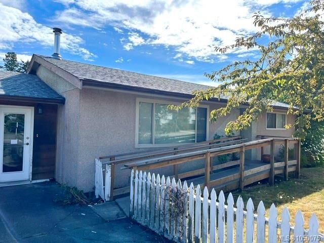 Property Photo:  160 Moilliet St S  BC V9P 1K8 