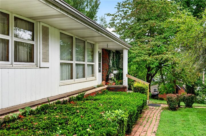 Property Photo:  603 Wood St  PA 16117 