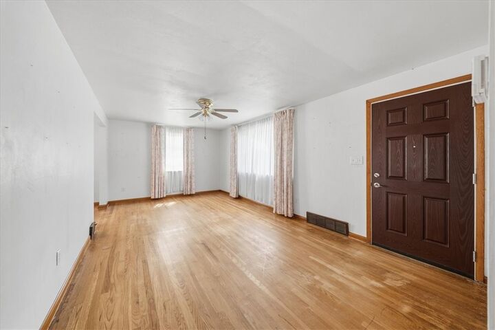 Property Photo:  9428 Saratoga Dr  PA 15237 