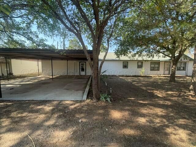 Property Photo:  107 Anderson  TX 79068-1830 