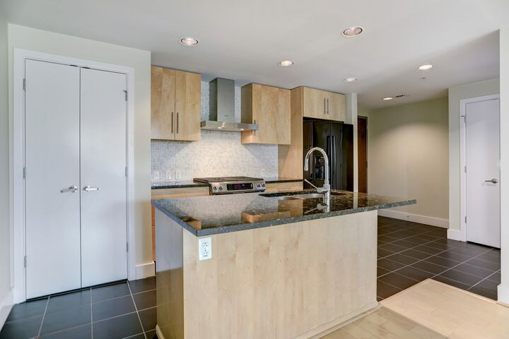Property Photo:  300 Bowie Street 504  TX 78703 