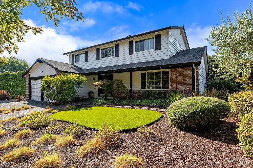 Property Photo:  1818 Sherwood Court  CA 95405 