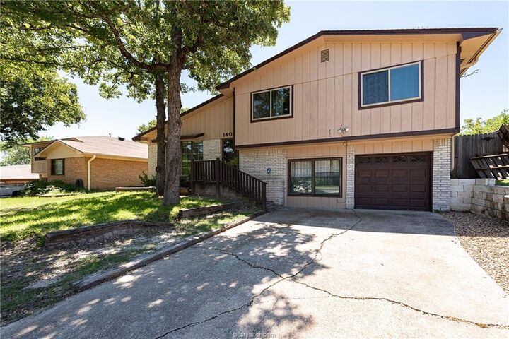Property Photo:  1405 Magnolia Drive  TX 77840-3626 