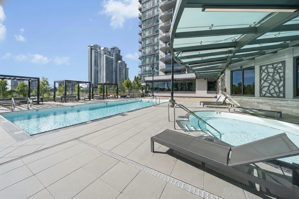 Property Photo:  450 Westview Street 1505  BC V3K 0G3 