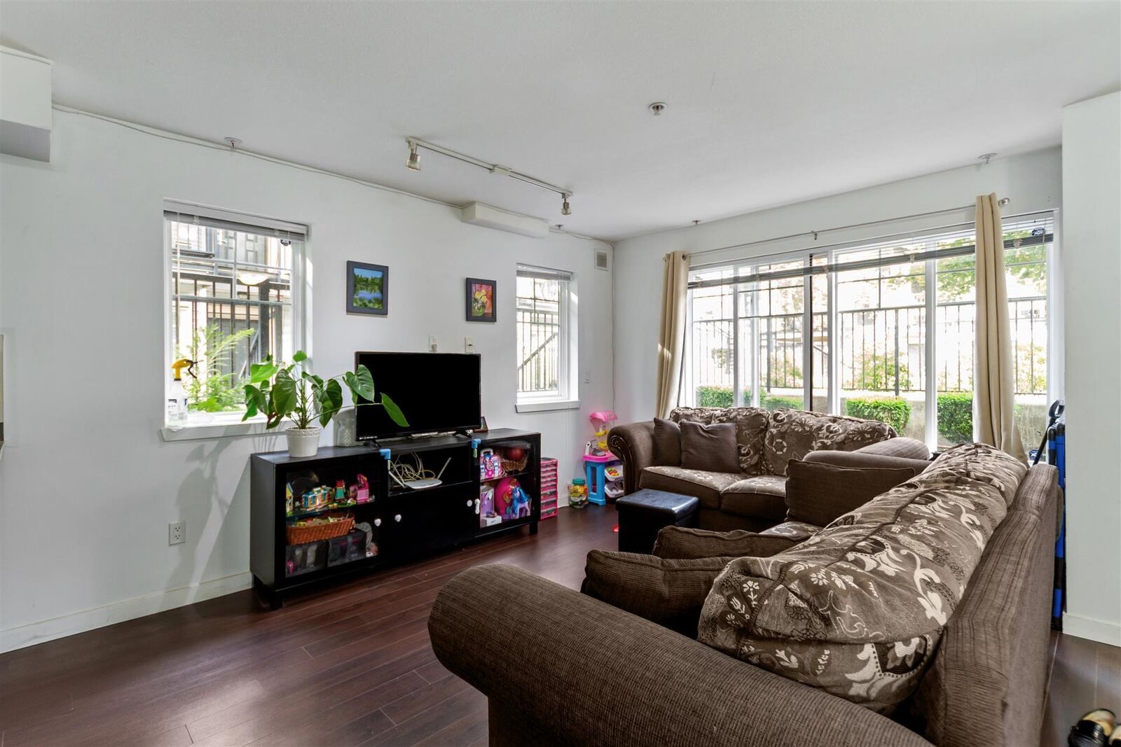 Property Photo:  13958 108 Avenue 124  BC V3T 0B4 