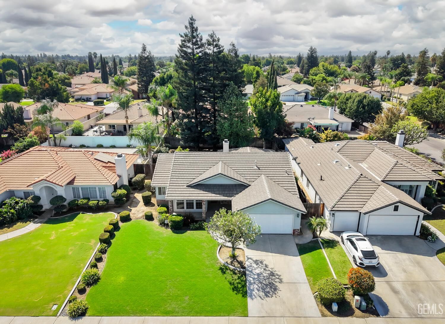 Property Photo: 10415 Dorchester Street CA 93311