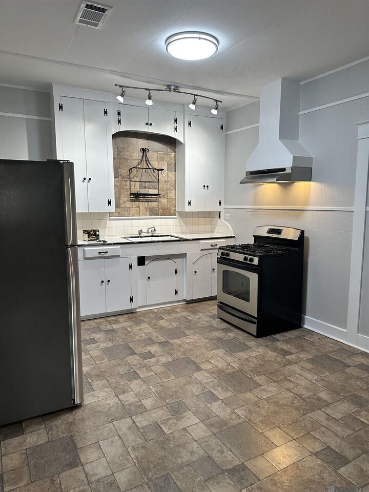 Property Photo: 842 Geranium St #A LA 70802