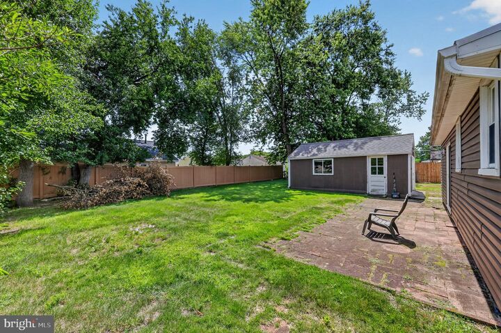 Property Photo:  33 Stagecoach Road  NJ 08088 
