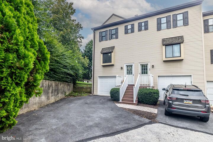 Property Photo:  2517 Pond View Drive 2517  PA 19382 