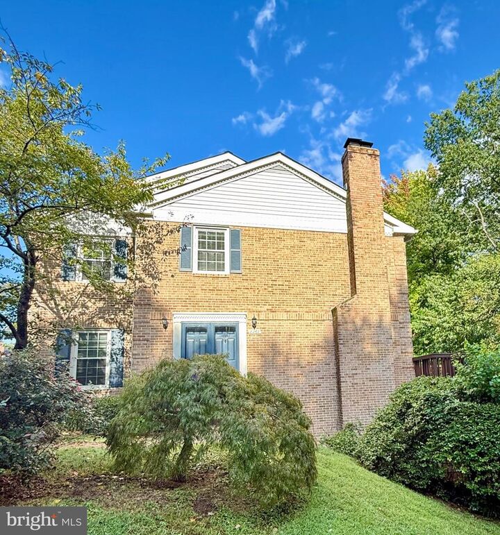 Property Photo:  8267 Clifton Farm Court  VA 22306 