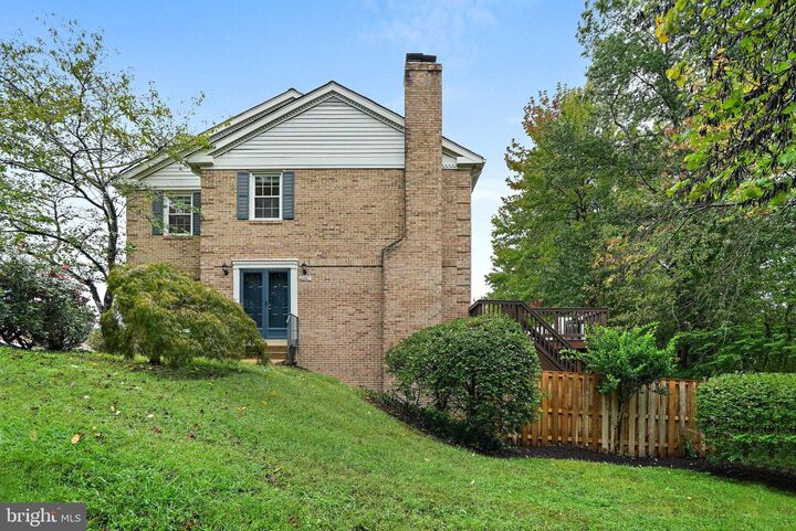 Property Photo: 8267 Clifton Farm Court VA 22306