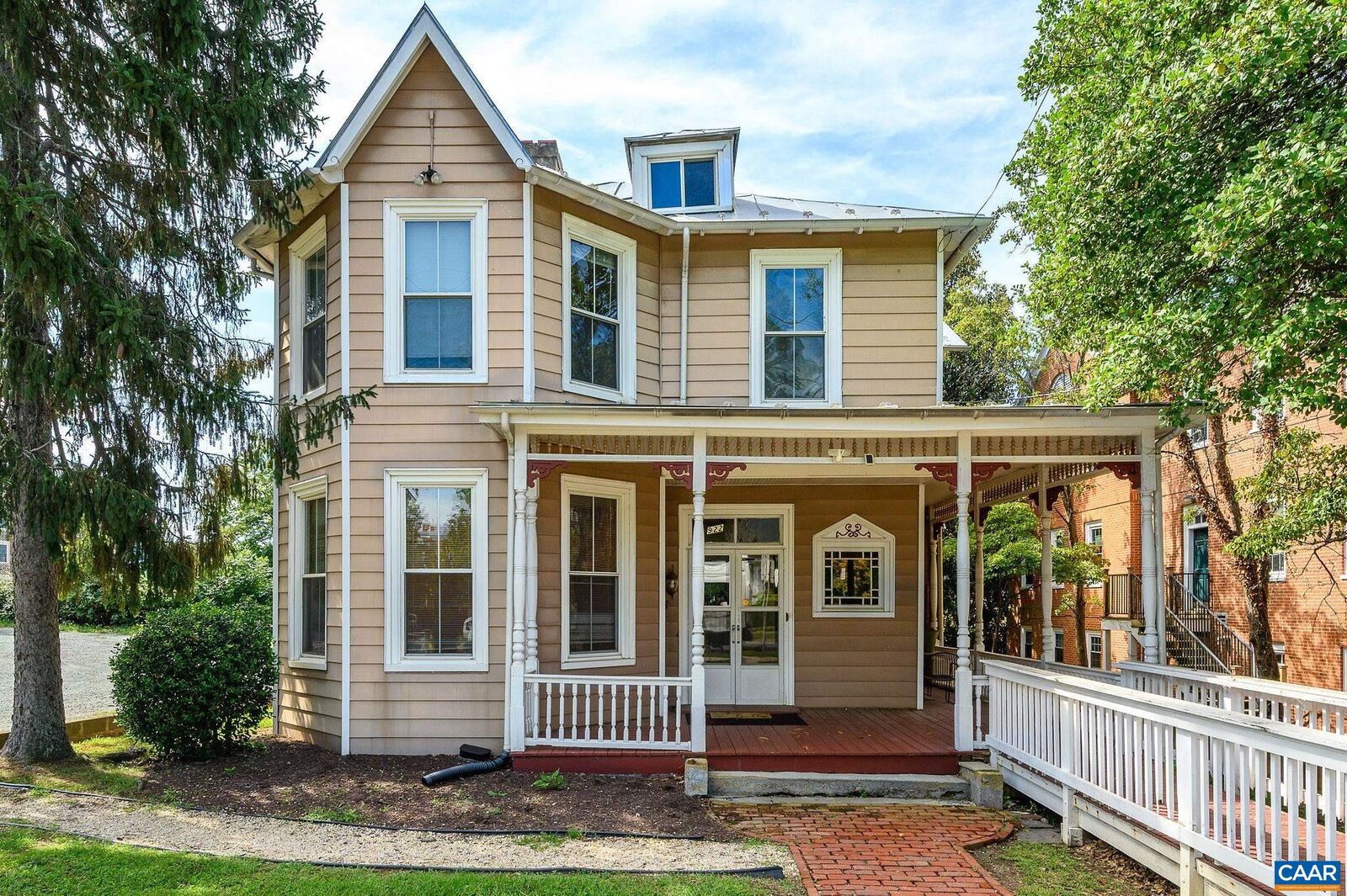 Property Photo:  922 Jefferson St E  VA 22902 