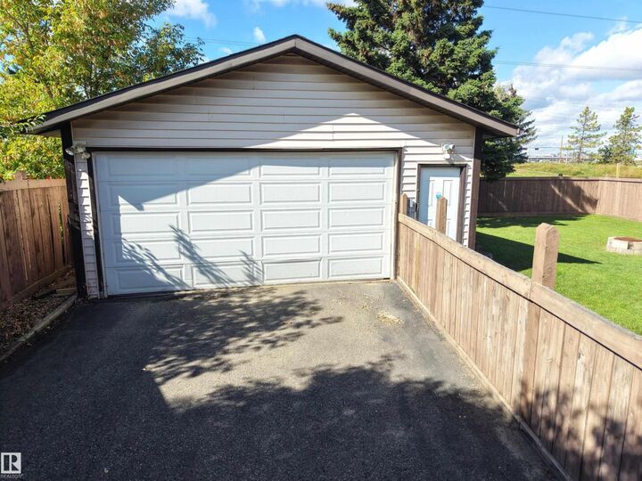 Property Photo:  2672 89 St NW  AB T6K 2Z3 