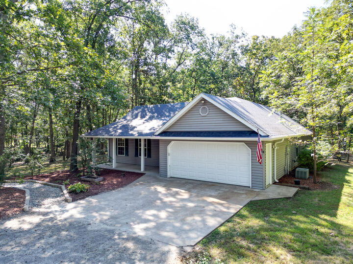 Property Photo: 17180 N Crownview Dr MO 65240