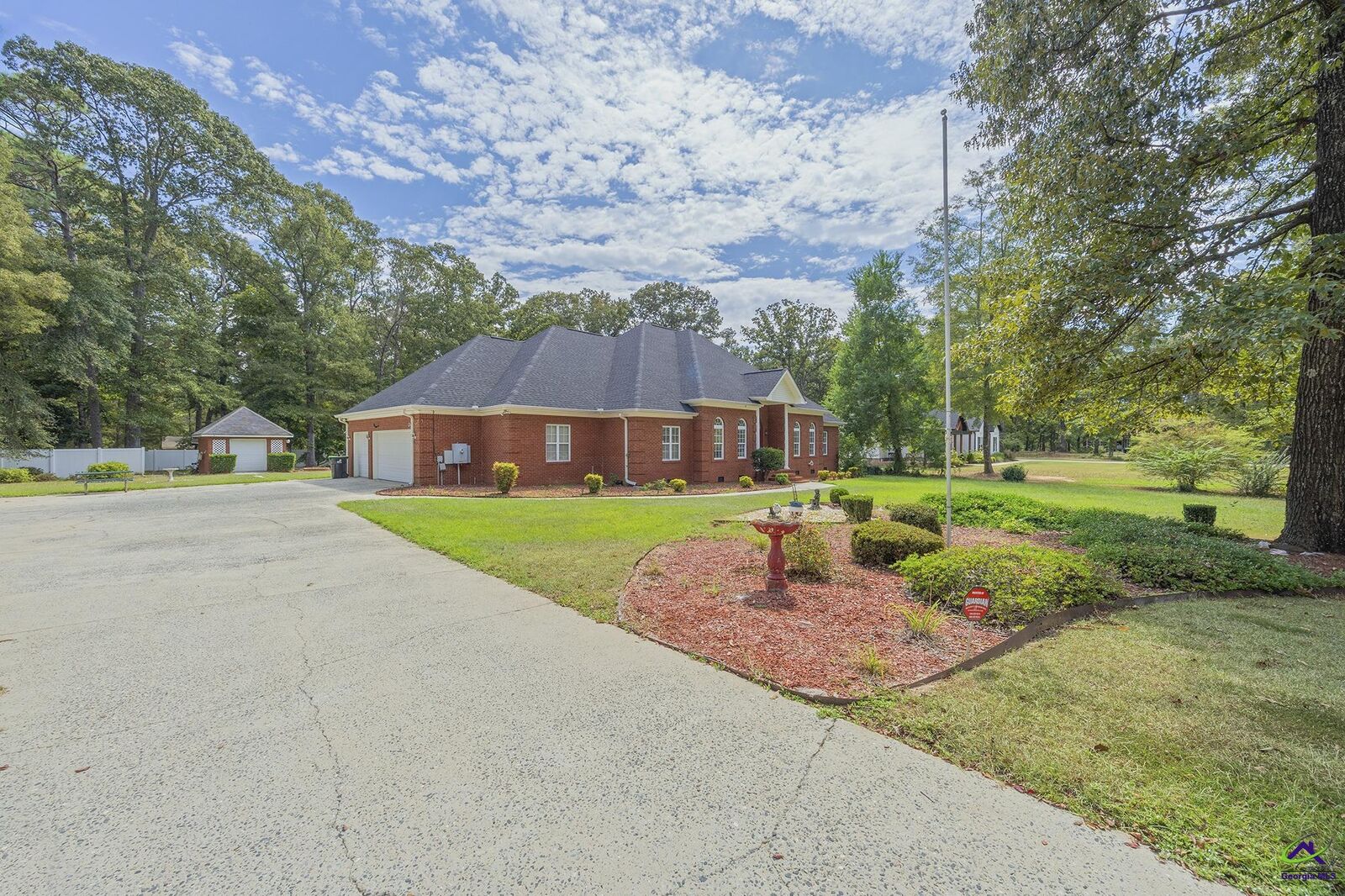 Property Photo:  127 S Live Oak Cir Circle  GA 31008 