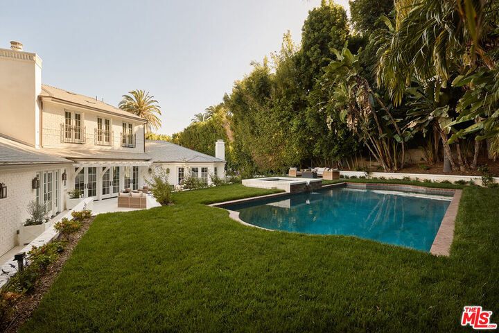 Property Photo:  31 Oakmont Dr  CA 90049 