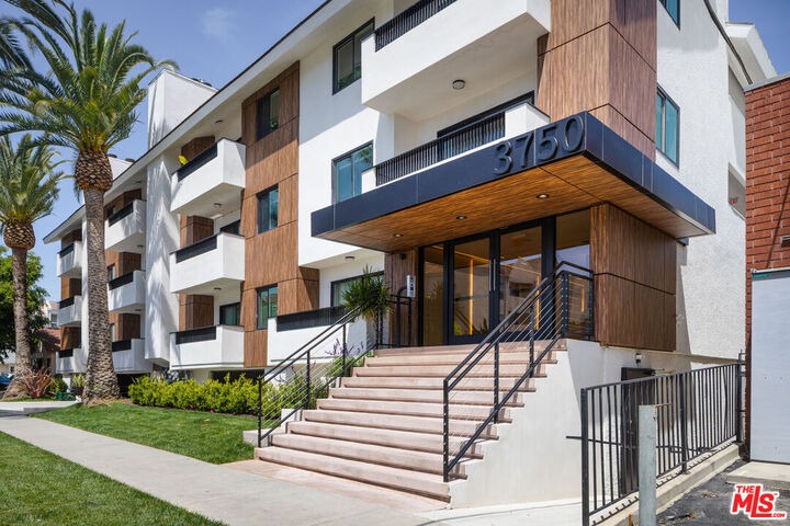 Property Photo:  3750 Glendon Ave, Unit 12  CA 90034 