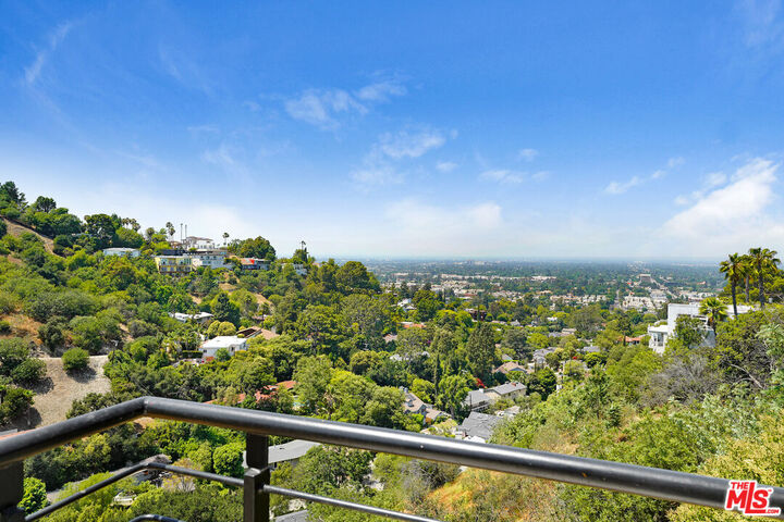 Property Photo: 3761 Glenridge Dr CA 91423