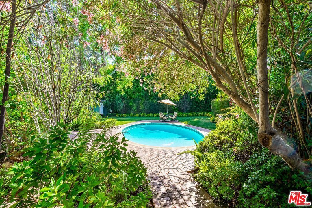 Property Photo:  511 N Bristol Ave  CA 90049 