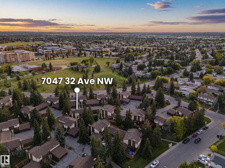 Property Photo:  7047 32 Av NW  AB T6K 2K9 