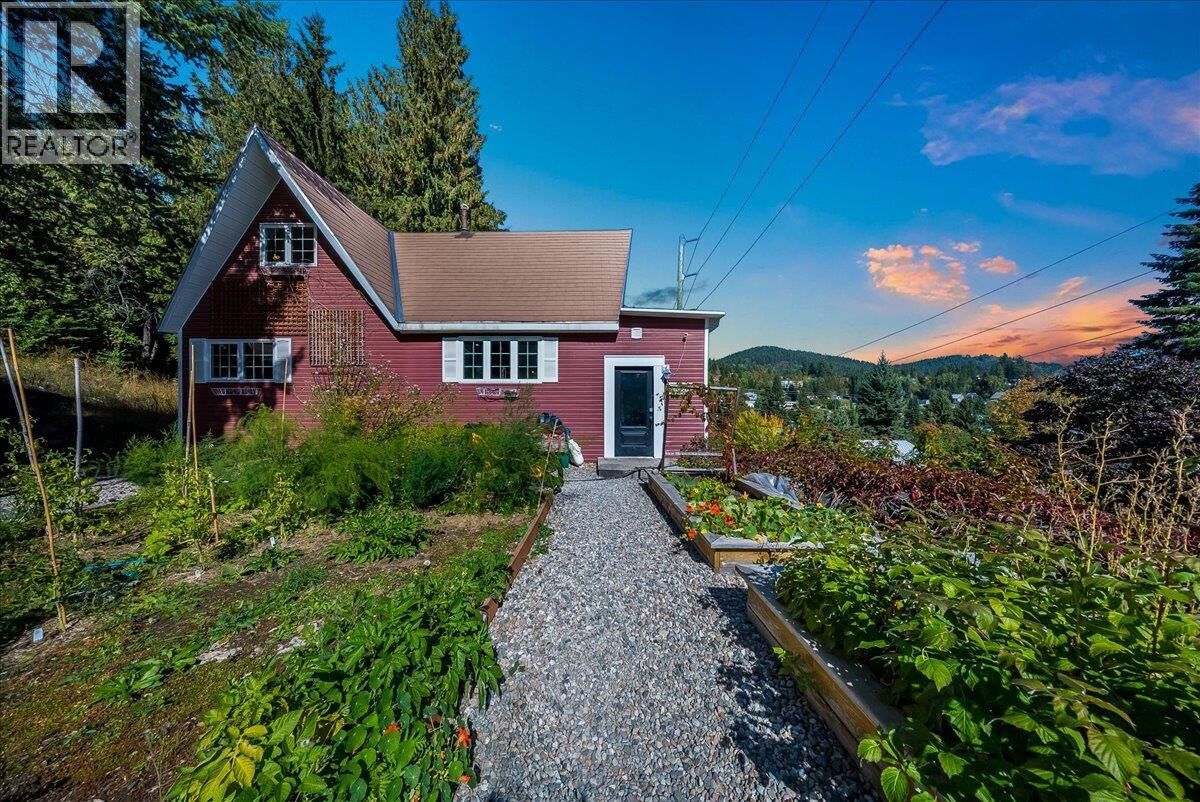 Property Photo: 1398 Victoria Avenue BC V0G 1Y0