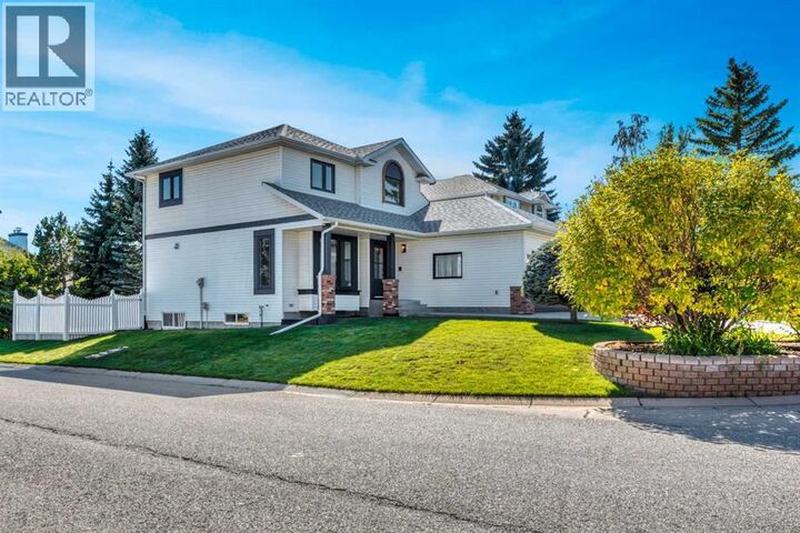 Property Photo:  238 Hawktree Bay Northwest  AB T3G 2Z3 